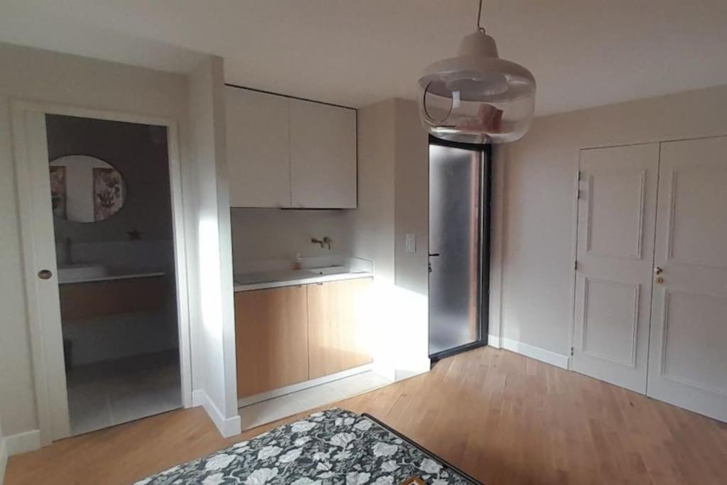 Joli Studio Avec Stationnement Gratuit Dans La Rue Appartement Le Mans Buitenkant foto