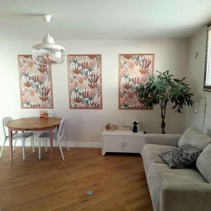 Joli Studio Avec Stationnement Gratuit Dans La Rue Appartement Le Mans Buitenkant foto